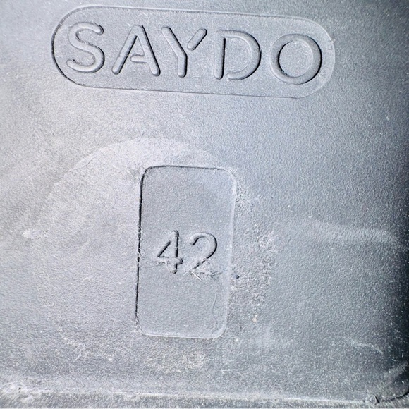 Brown Heeled Boots with Chunky Sole and Knee-High Design - Picture 6 of 6